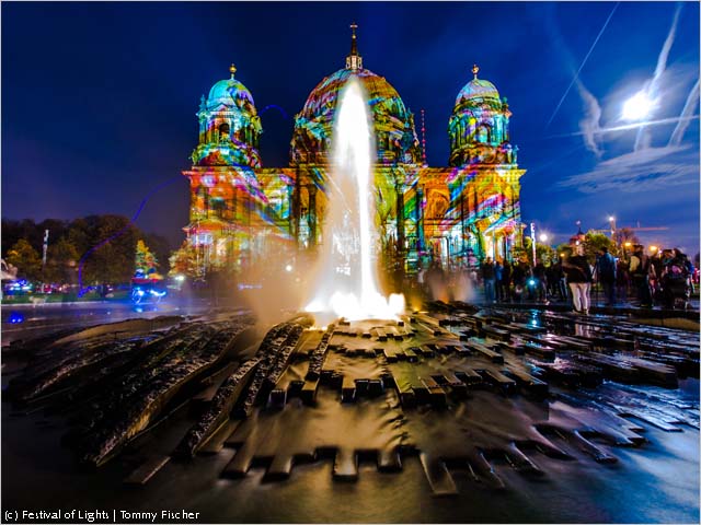 Catedral de Berlim iluminada para o evento (foto: Tommy Fischer_Divulgação)