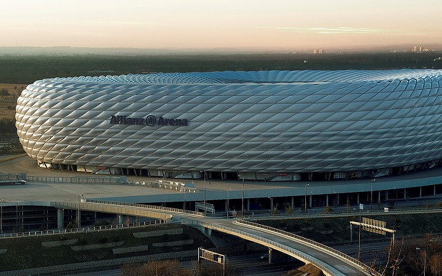 O Allianz Arena fica aos arredores de Munique
